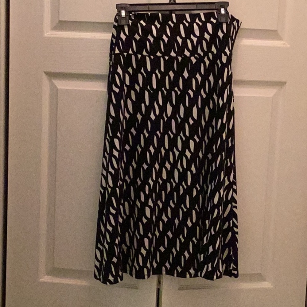 🖤NWOT LuLaRoe Stylish Size 2XL Fun Skirt 
Closet Must Have 🖤
